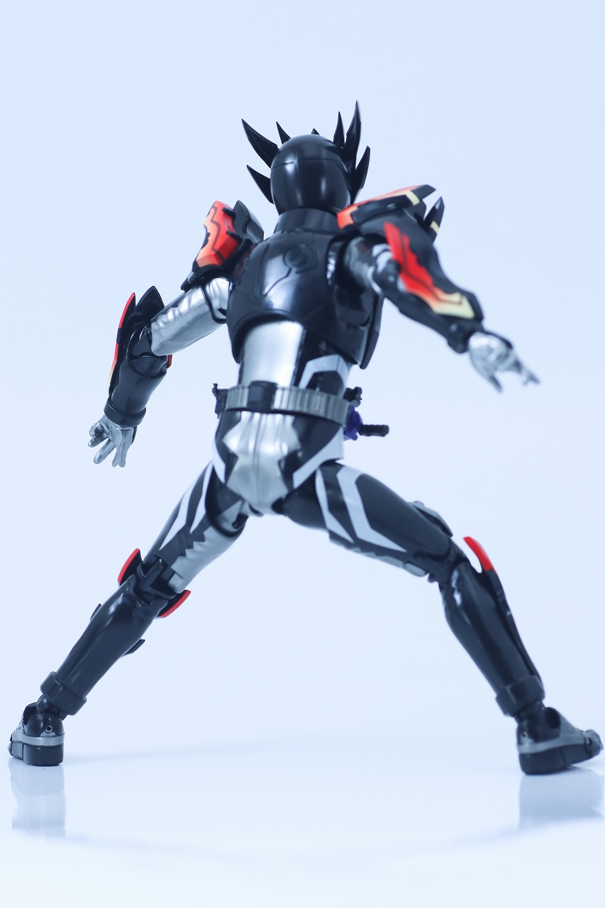 S.H.フィギュアーツ　仮面ライダービターガヴ スパーキングミフォーム　レビュー　本体
