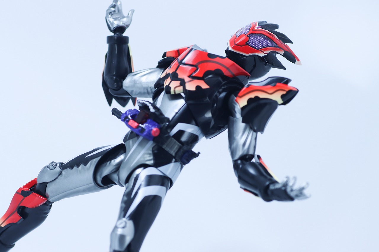 S.H.フィギュアーツ　仮面ライダービターガヴ スパーキングミフォーム　レビュー　アクション
