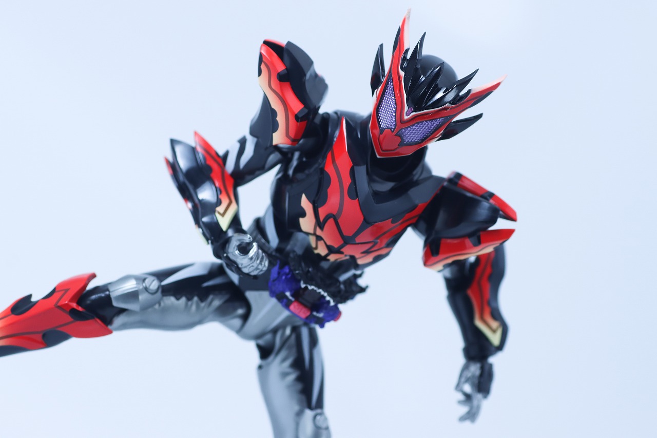 S.H.フィギュアーツ　仮面ライダービターガヴ スパーキングミフォーム　レビュー　アクション