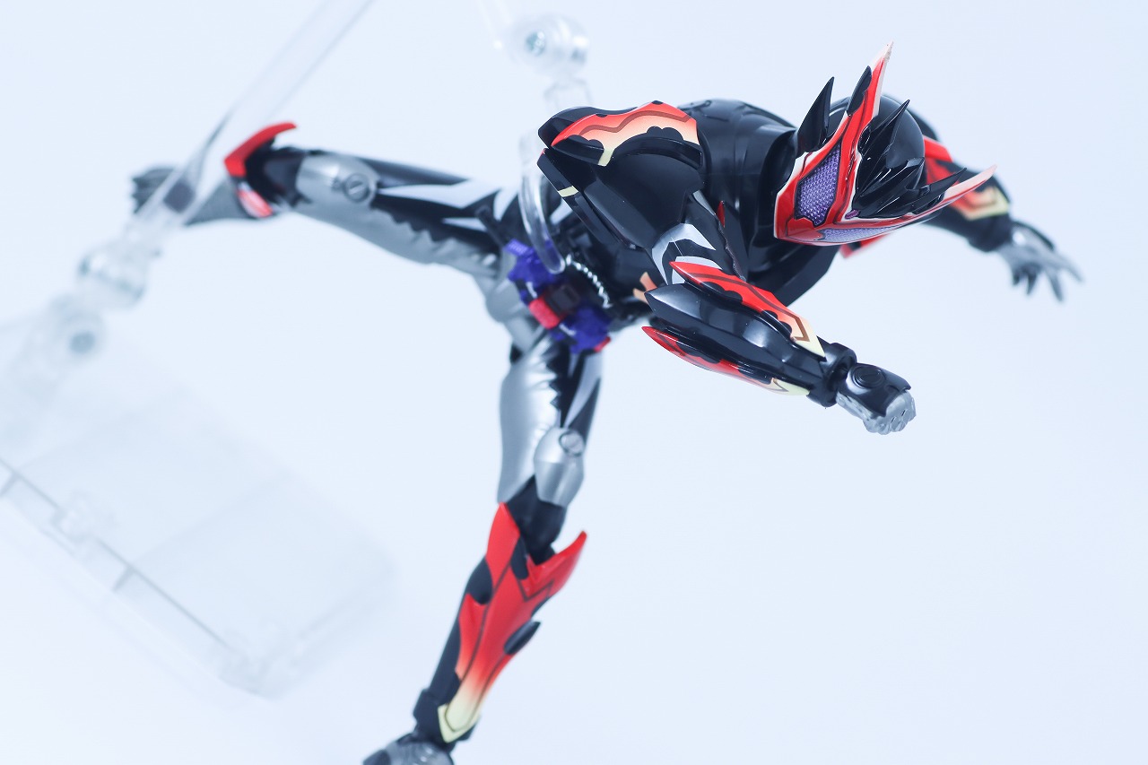 S.H.フィギュアーツ　仮面ライダービターガヴ スパーキングミフォーム　レビュー　アクション