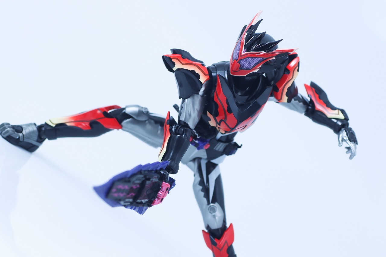 S.H.フィギュアーツ　仮面ライダービターガヴ スパーキングミフォーム　レビュー　アクション