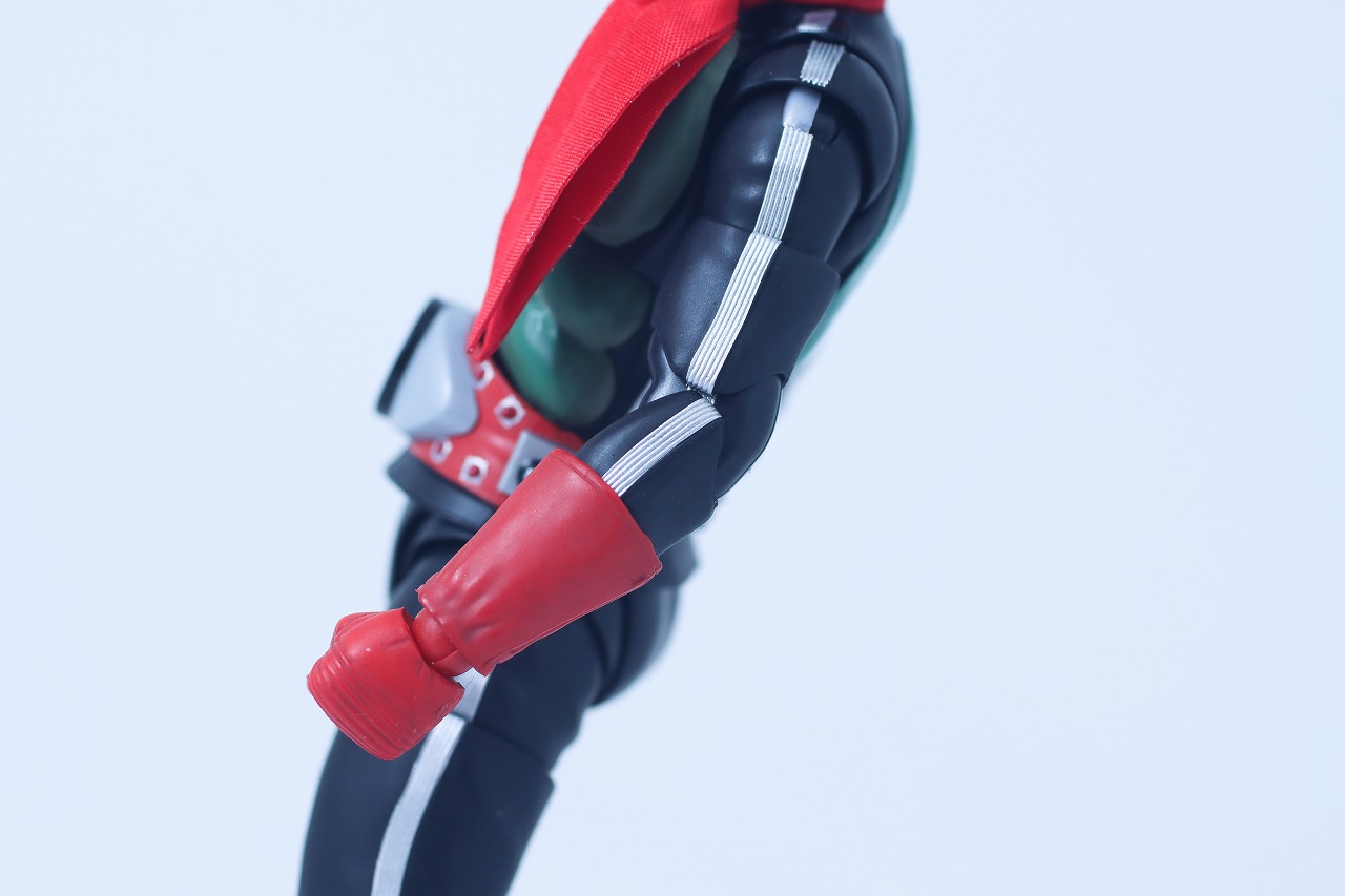 S.H.フィギュアーツ 真骨彫製法　仮面ライダー新2号 栄光の昭和ライダーエディション　レビュー　本体