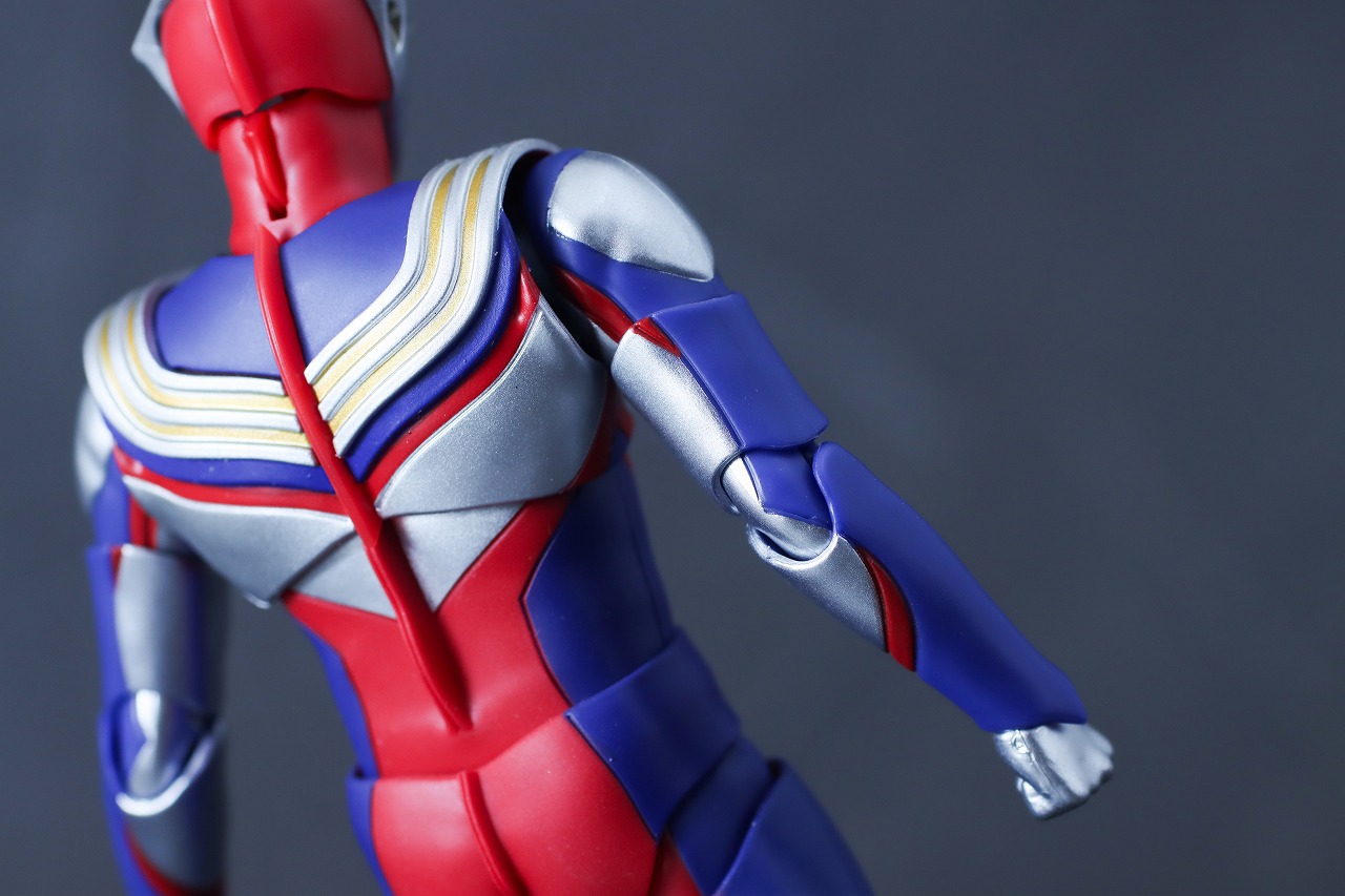 S.H.フィギュアーツ 真骨彫製法　ウルトラマンティガ マルチタイプ ウルトラの星Edition　レビュー　本体