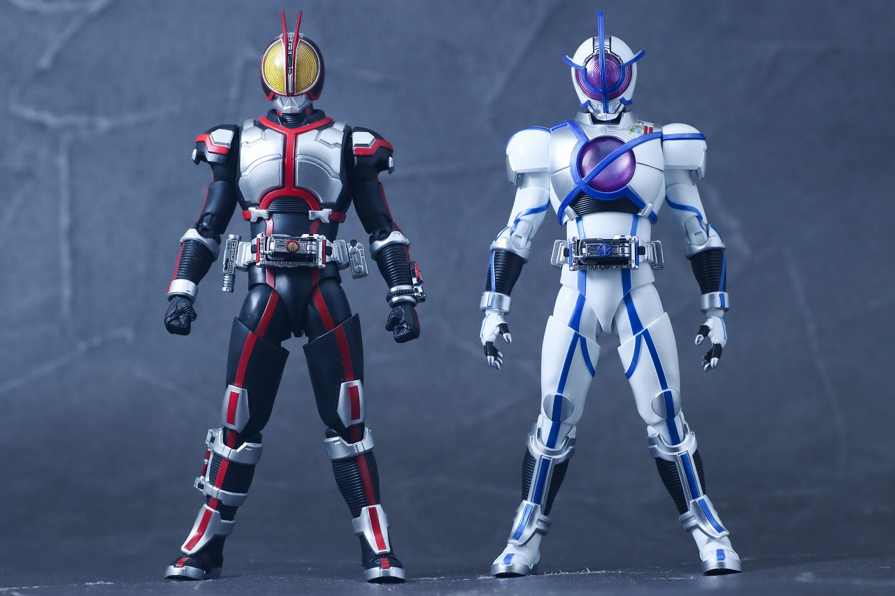 S.H.フィギュアーツ 真骨彫製法　仮面ライダーサイガ　レビュー　本体　仮面ライダーファイズ　比較