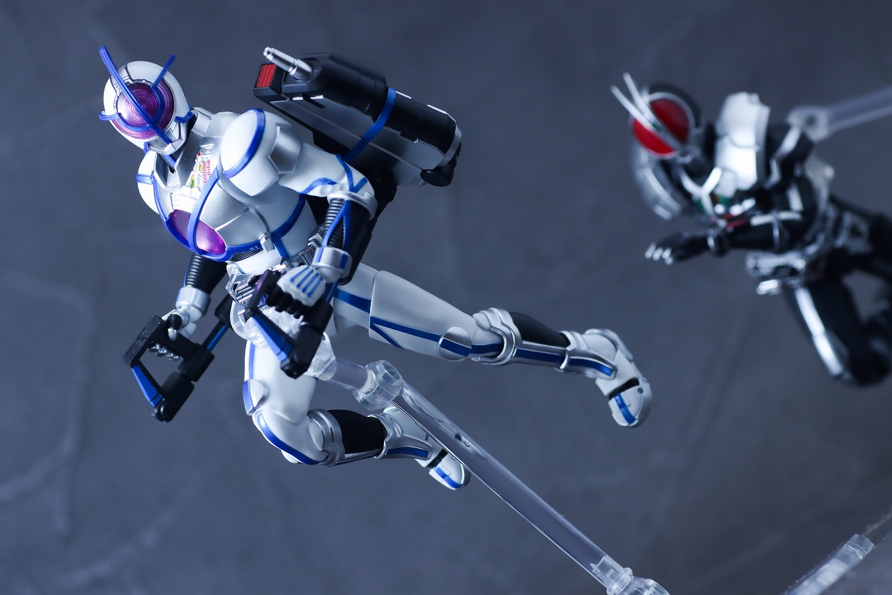 S.H.フィギュアーツ 真骨彫製法　仮面ライダーサイガ　レビュー　アクション　仮面ライダーファイズ アクセルフォーム