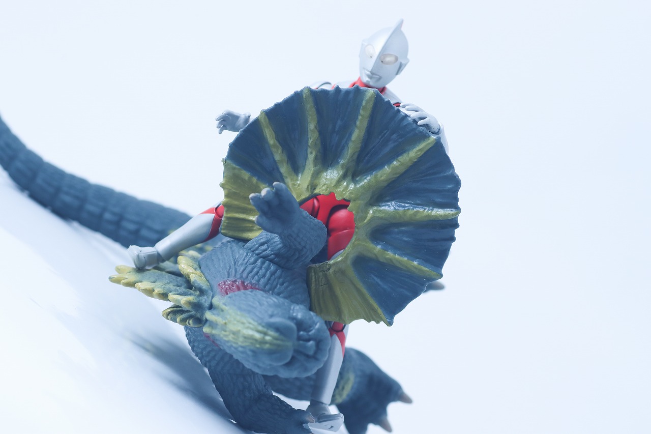 ムービーモンスターシリーズ×ウルトラ怪獣アドバンス エリ巻恐竜 ジラース　レビュー　アクション