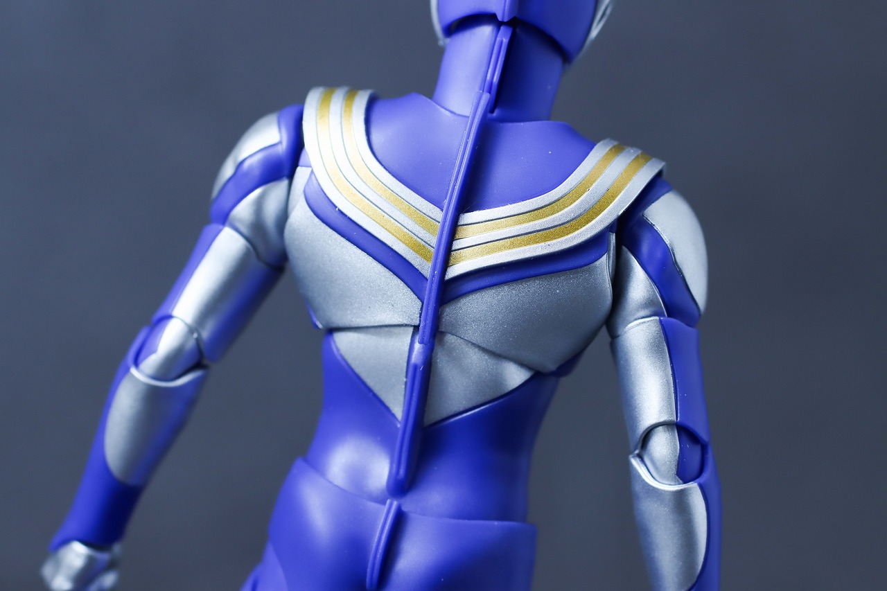 S.H.フィギュアーツ 真骨彫製法　ウルトラマンティガ スカイタイプ　レビュー　本体