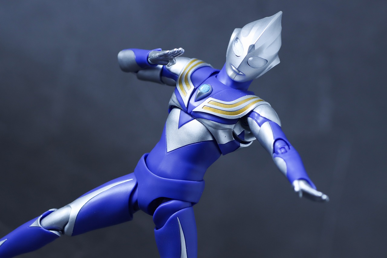 S.H.フィギュアーツ 真骨彫製法　ウルトラマンティガ スカイタイプ　レビュー　アクション