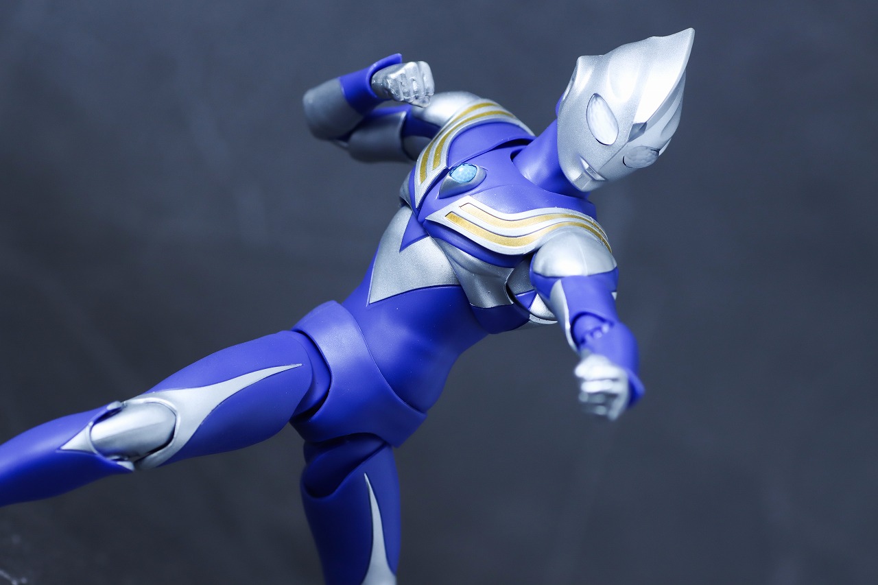 S.H.フィギュアーツ 真骨彫製法　ウルトラマンティガ スカイタイプ　レビュー　アクション