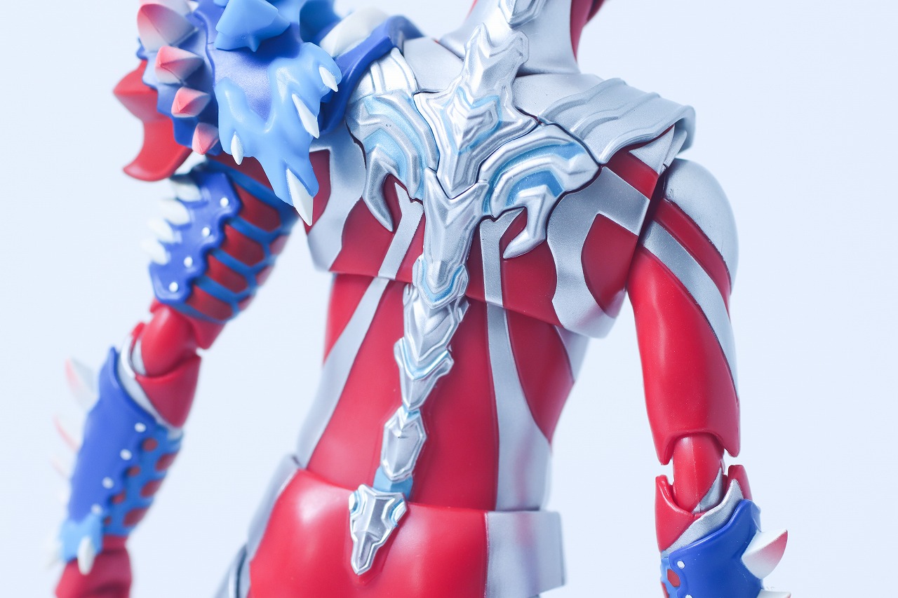 S.H.フィギュアーツ　ウルトラマンオメガ レキネスアーマー　レビュー　本体