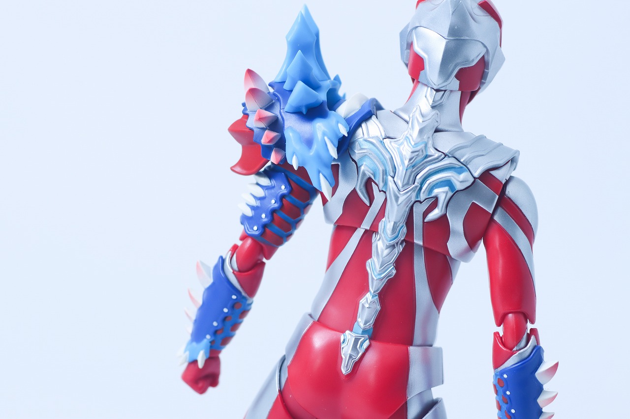 S.H.フィギュアーツ　ウルトラマンオメガ レキネスアーマー　レビュー　本体