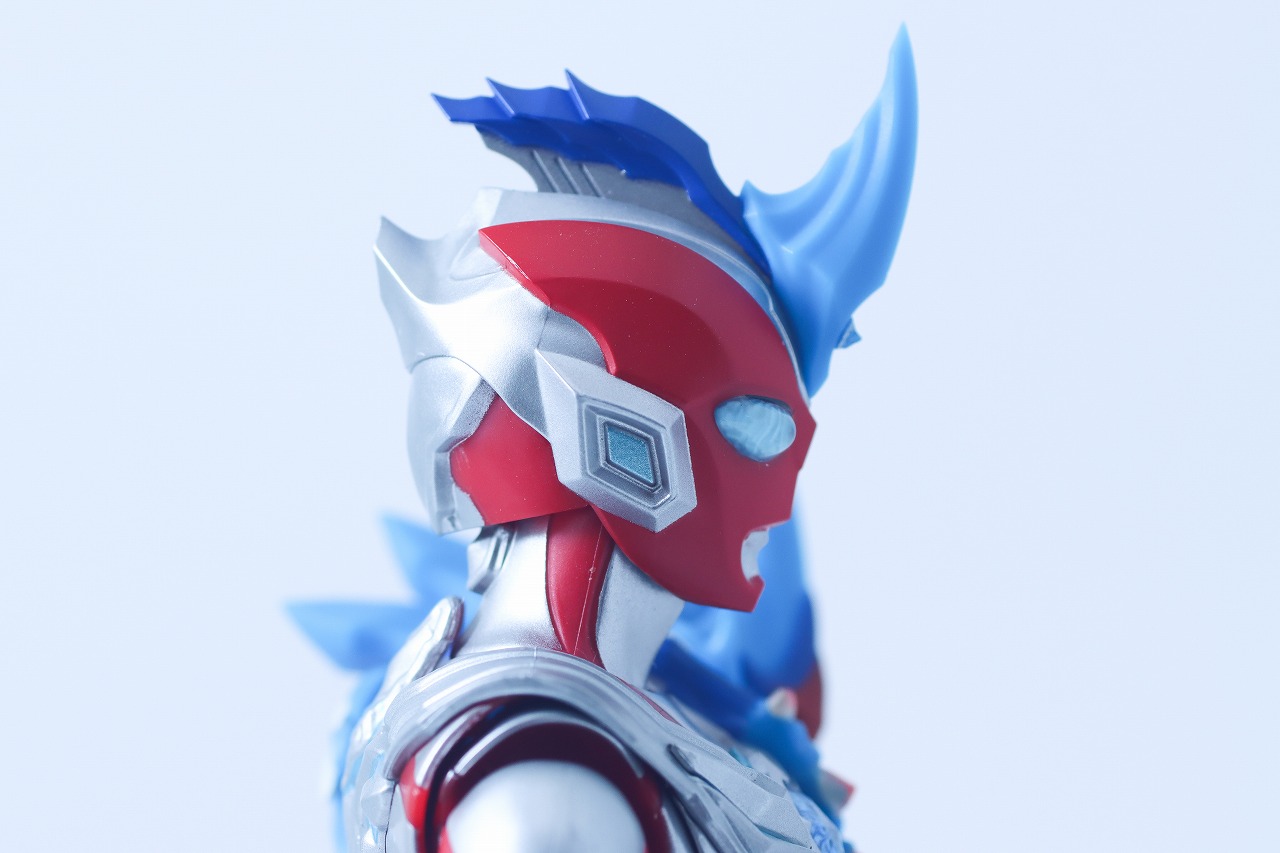 S.H.フィギュアーツ　ウルトラマンオメガ レキネスアーマー　レビュー　本体