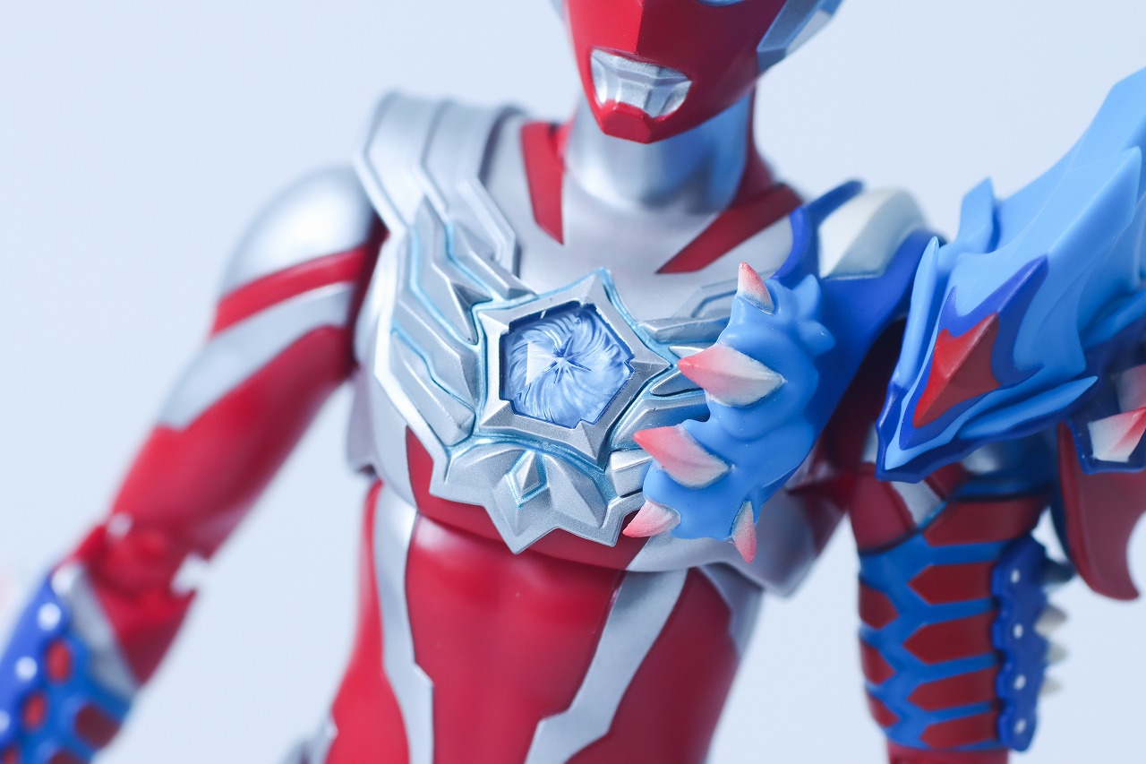 S.H.フィギュアーツ　ウルトラマンオメガ レキネスアーマー　レビュー　本体