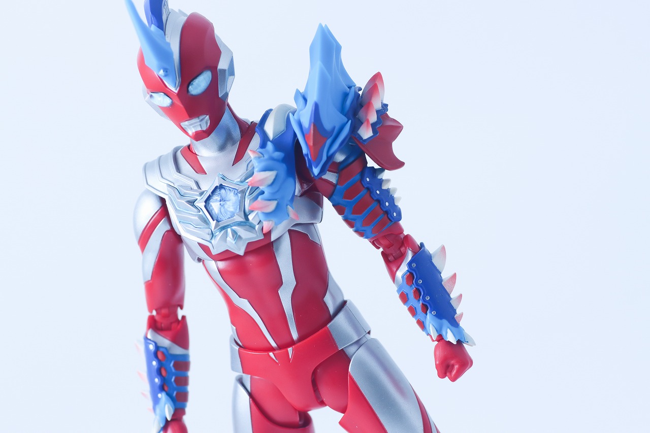 S.H.フィギュアーツ　ウルトラマンオメガ レキネスアーマー　レビュー　本体