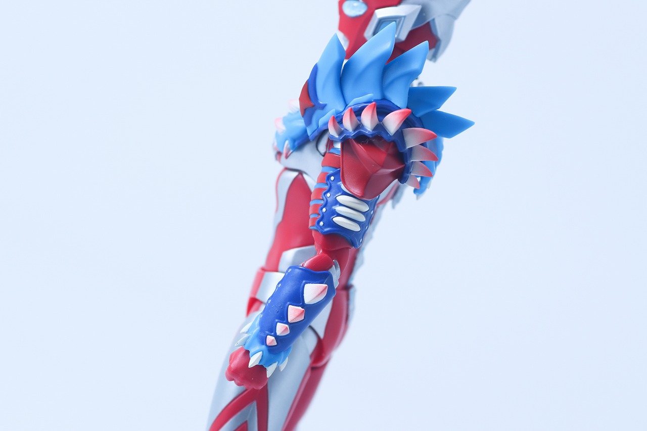 S.H.フィギュアーツ　ウルトラマンオメガ レキネスアーマー　レビュー　本体