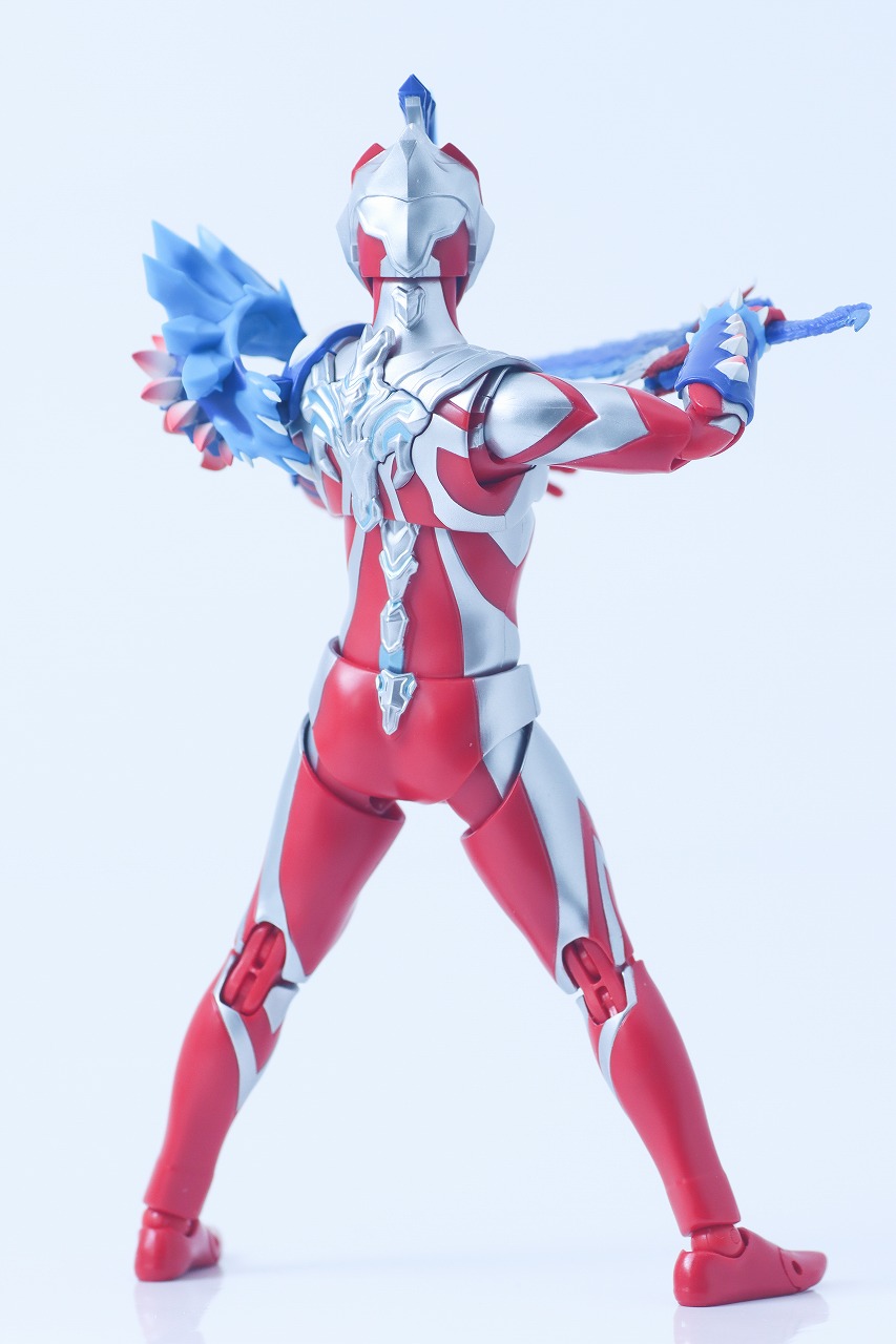 S.H.フィギュアーツ　ウルトラマンオメガ レキネスアーマー　レビュー　本体