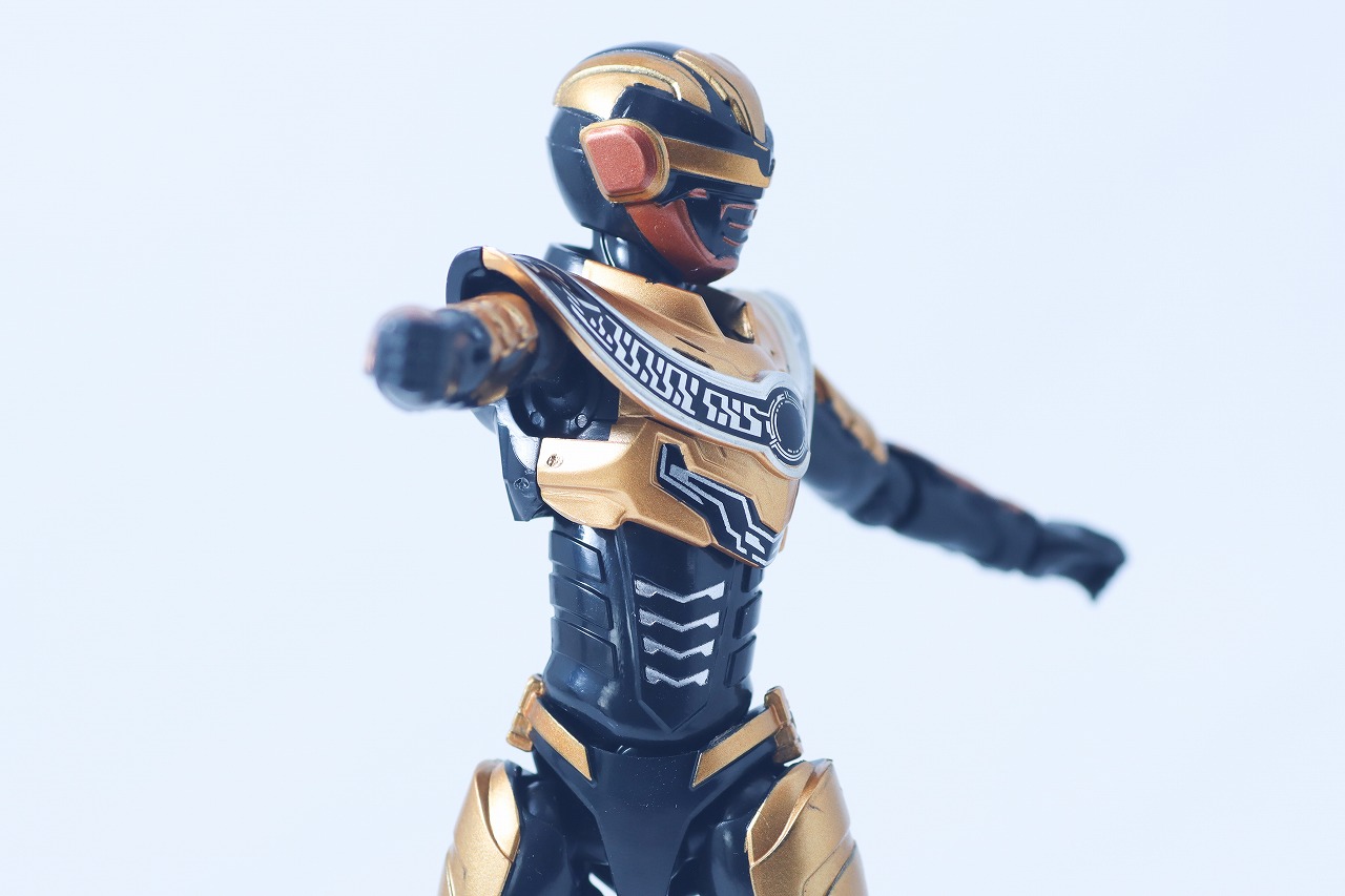 TOKUSATSU ACTION FIGURE　ギャバン・ルミナス　レビュー　可動範囲