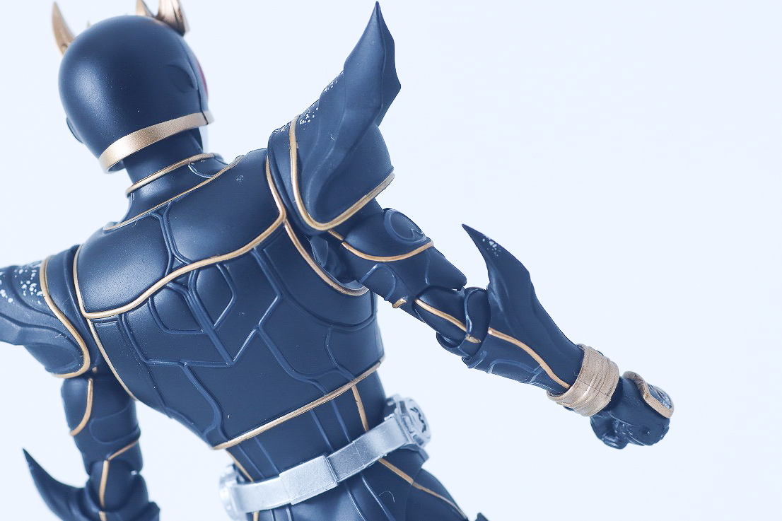 S.H.フィギュアーツ 真骨彫製法 仮面ライダークウガ アルティメットフォーム 九郎ヶ岳の死闘セット　レビュー　本体