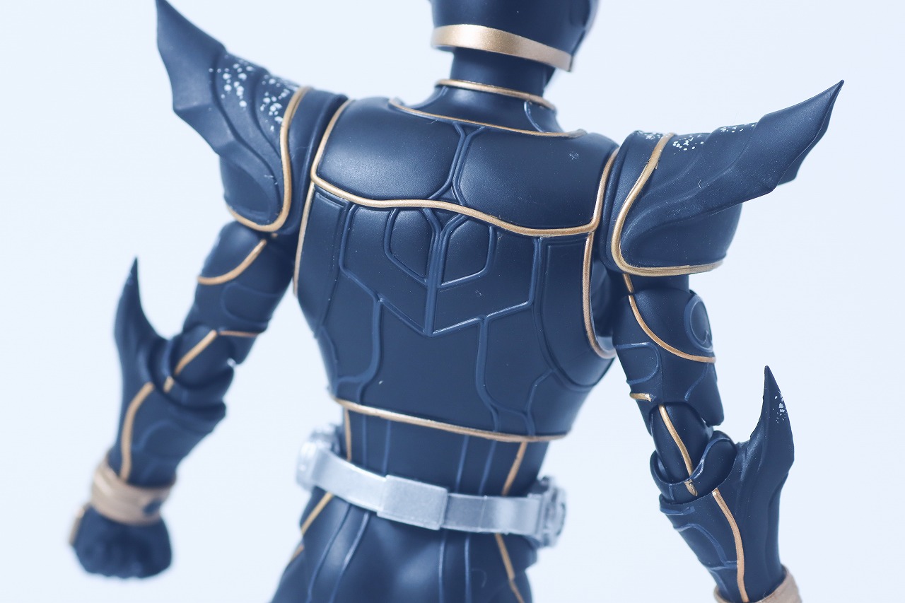 S.H.フィギュアーツ 真骨彫製法 仮面ライダークウガ アルティメットフォーム 九郎ヶ岳の死闘セット　レビュー　本体