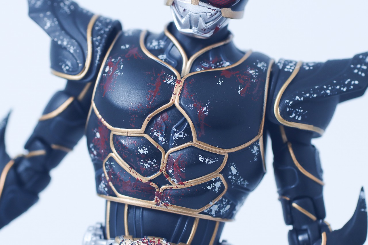 S.H.フィギュアーツ 真骨彫製法 仮面ライダークウガ アルティメットフォーム 九郎ヶ岳の死闘セット　レビュー　本体