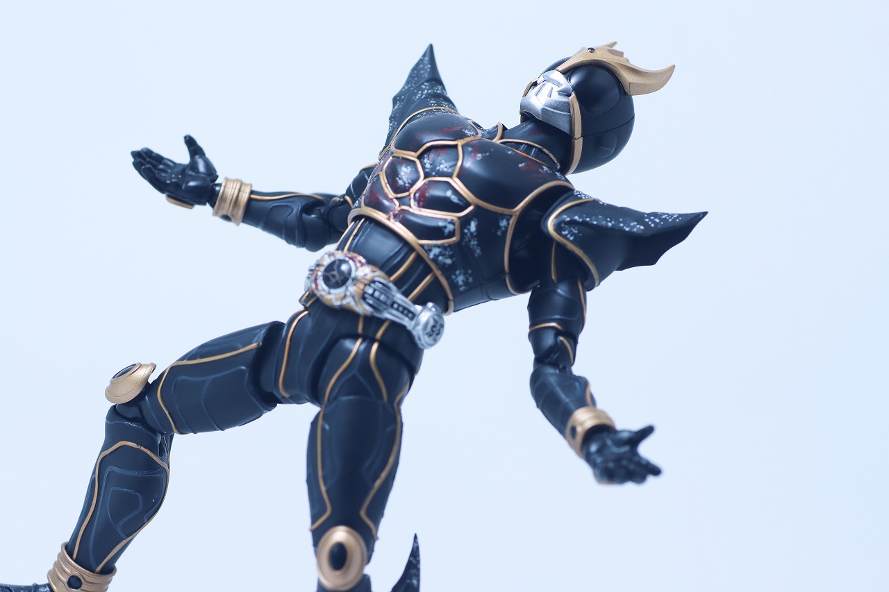 S.H.フィギュアーツ 真骨彫製法 仮面ライダークウガ アルティメットフォーム 九郎ヶ岳の死闘セット　レビュー　アクション