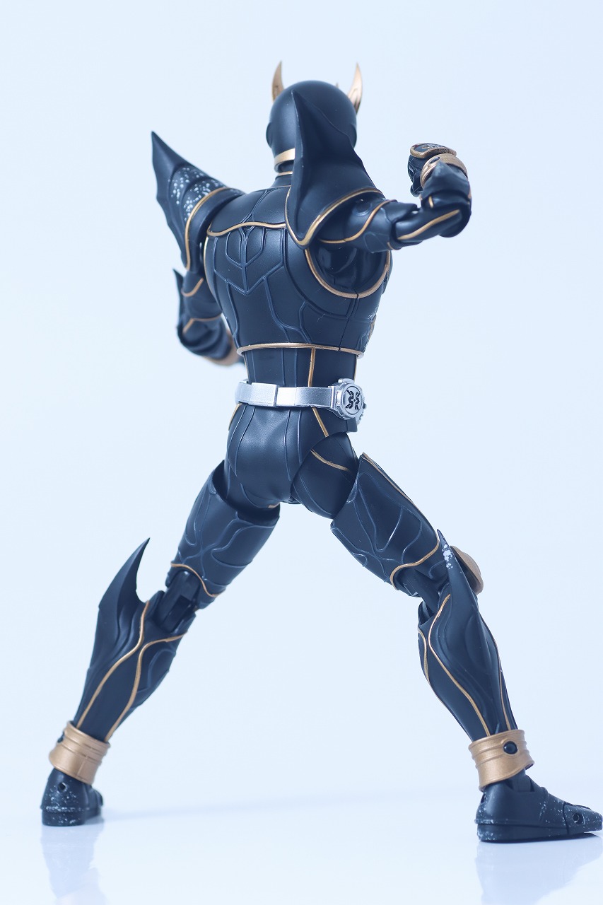 S.H.フィギュアーツ 真骨彫製法 仮面ライダークウガ アルティメットフォーム 九郎ヶ岳の死闘セット　レビュー　本体