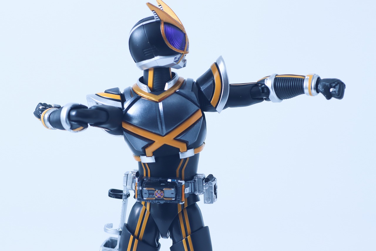 S.H.フィギュアーツ 真骨彫製法　仮面ライダーカイザ　レビュー　可動範囲