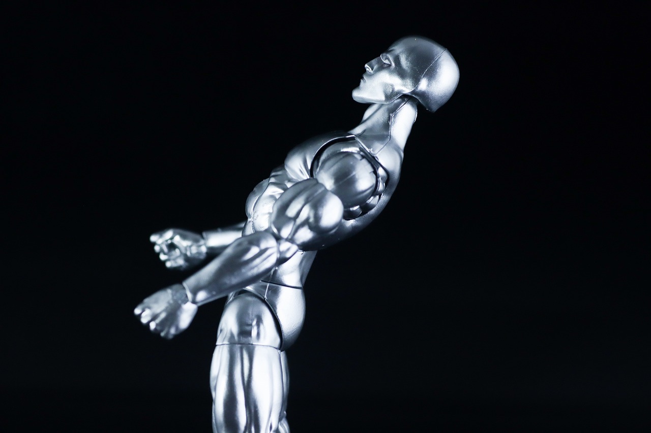 マーベルレジェンド　ミニ・コミックシリーズ　シルバーサーファー　レビュー　可動範囲