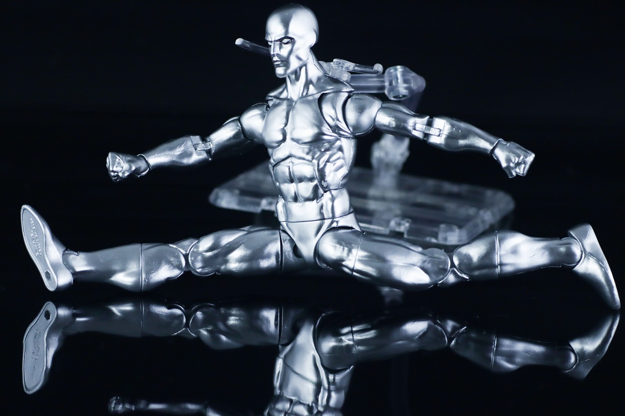 マーベルレジェンド　ミニ・コミックシリーズ　シルバーサーファー　レビュー　可動範囲