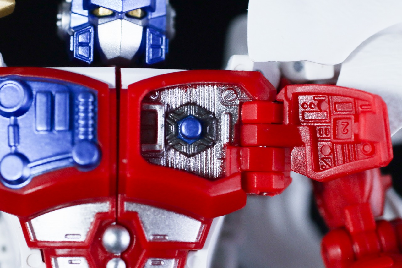 40TH SELECTION　ライオコンボイ　レビュー　本体　ロボットモード　