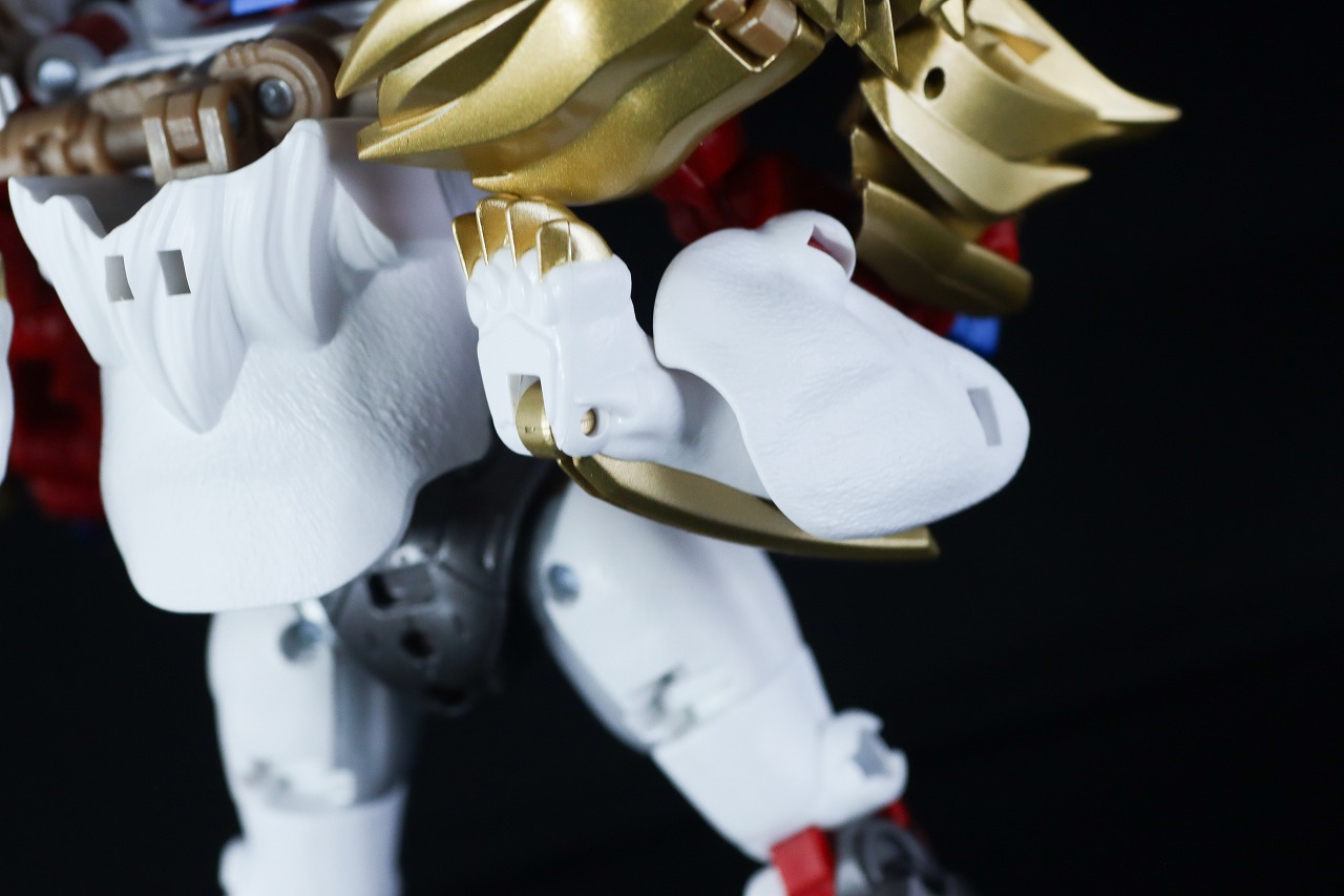 40TH SELECTION　ライオコンボイ　レビュー　本体　ロボットモード　