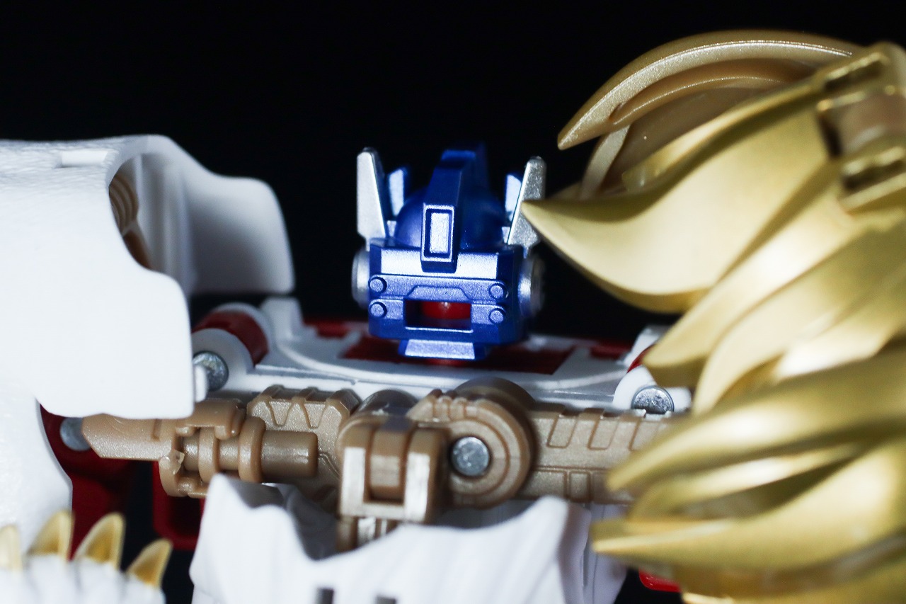 40TH SELECTION　ライオコンボイ　レビュー　本体　ロボットモード　