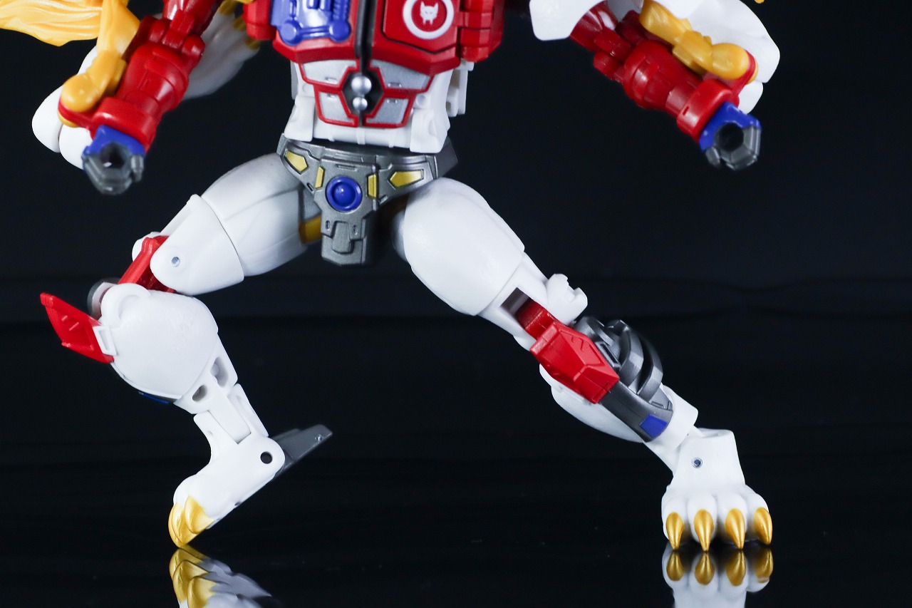 トランスフォーマーレガシー　TL-25　レオプライム　レビュー　ロボットモード　可動範囲