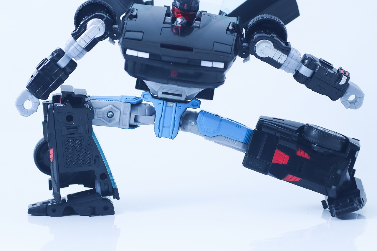 トランスフォーマー　ナイトライダー エージェントナイト　レビュー　ロボットモード　可動範囲