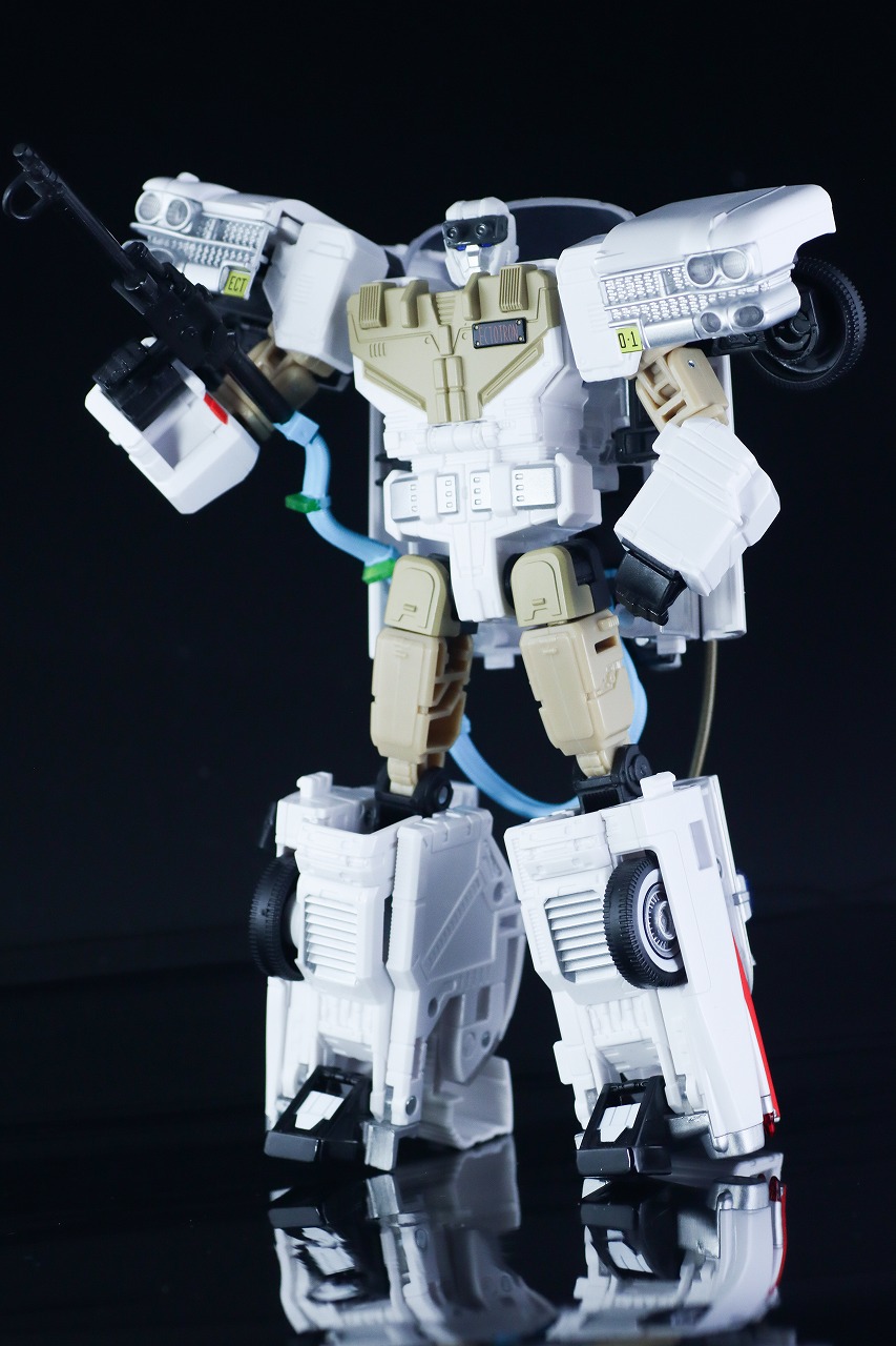トランスフォーマー　ゴーストバスターズ エクトトロン／エクト-1　ロボットモード　レビュー　アクション
