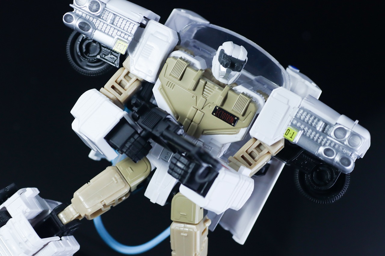 トランスフォーマー　ゴーストバスターズ エクトトロン／エクト-1　ロボットモード　レビュー　アクション