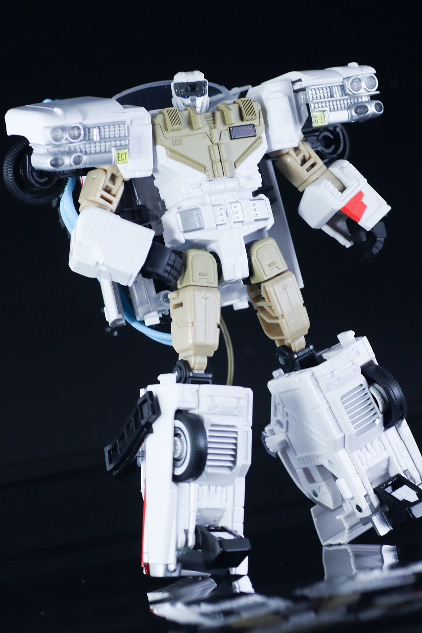 トランスフォーマー　ゴーストバスターズ エクトトロン／エクト-1　ロボットモード　レビュー　アクション