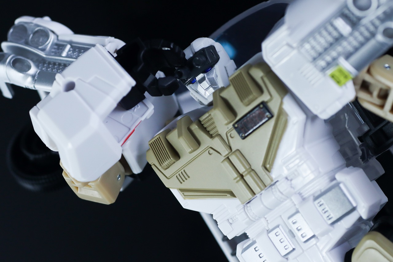 トランスフォーマー　ゴーストバスターズ エクトトロン／エクト-1　ロボットモード　レビュー　アクション