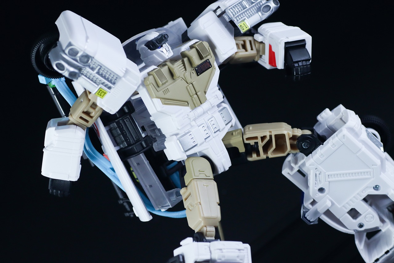 トランスフォーマー　ゴーストバスターズ エクトトロン／エクト-1　ロボットモード　レビュー　アクション