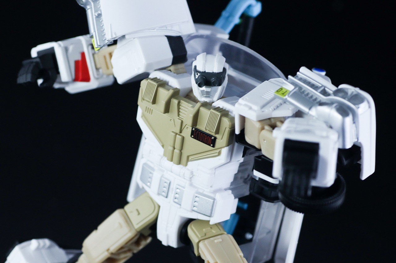 トランスフォーマー　ゴーストバスターズ エクトトロン／エクト-1　ロボットモード　レビュー　アクション