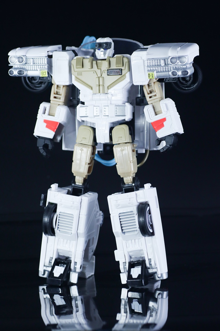 トランスフォーマー　ゴーストバスターズ エクトトロン／エクト-1　ロボットモード　レビュー　本体