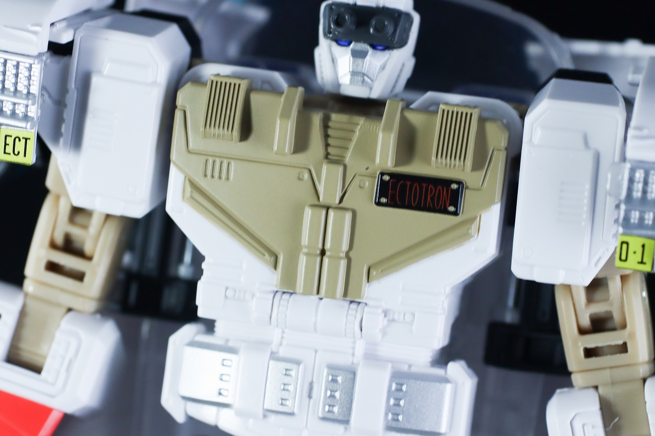 トランスフォーマー　ゴーストバスターズ エクトトロン／エクト-1　ロボットモード　レビュー　本体