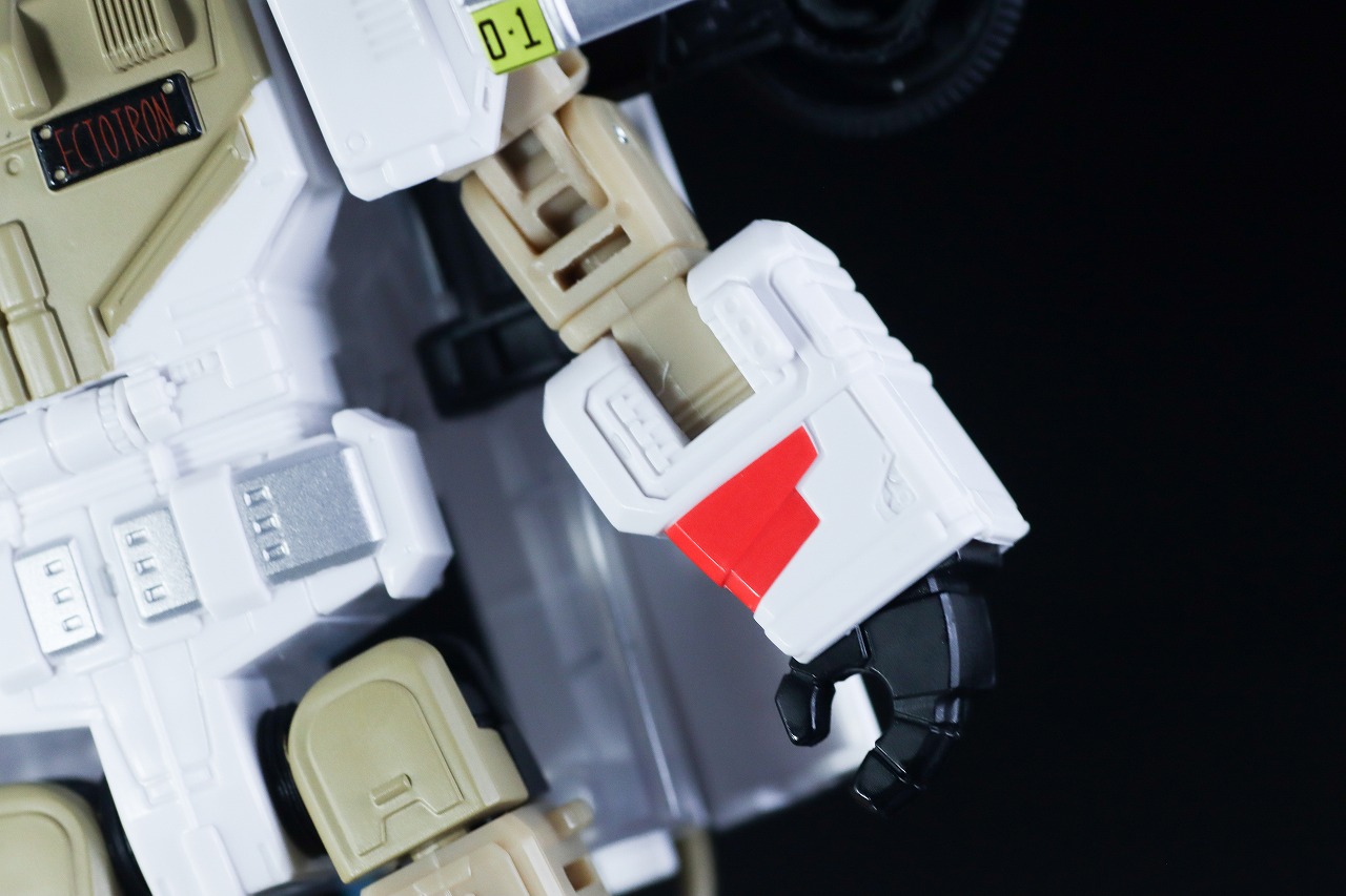 トランスフォーマー　ゴーストバスターズ エクトトロン／エクト-1　ロボットモード　レビュー　本体