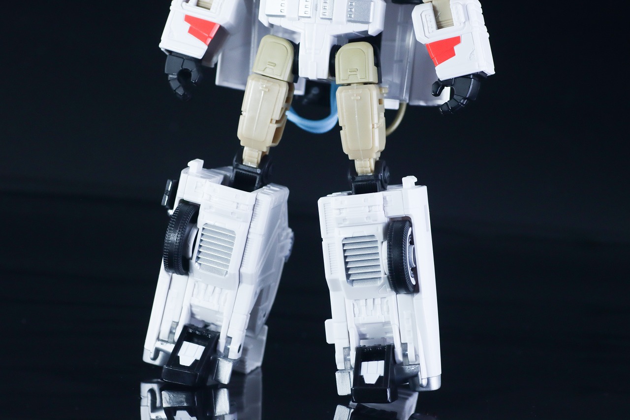 トランスフォーマー　ゴーストバスターズ エクトトロン／エクト-1　ロボットモード　レビュー　本体