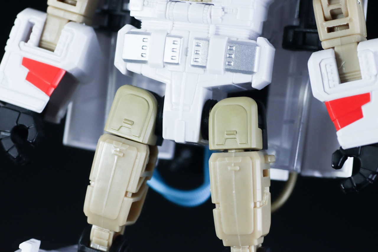 トランスフォーマー　ゴーストバスターズ エクトトロン／エクト-1　ロボットモード　レビュー　本体