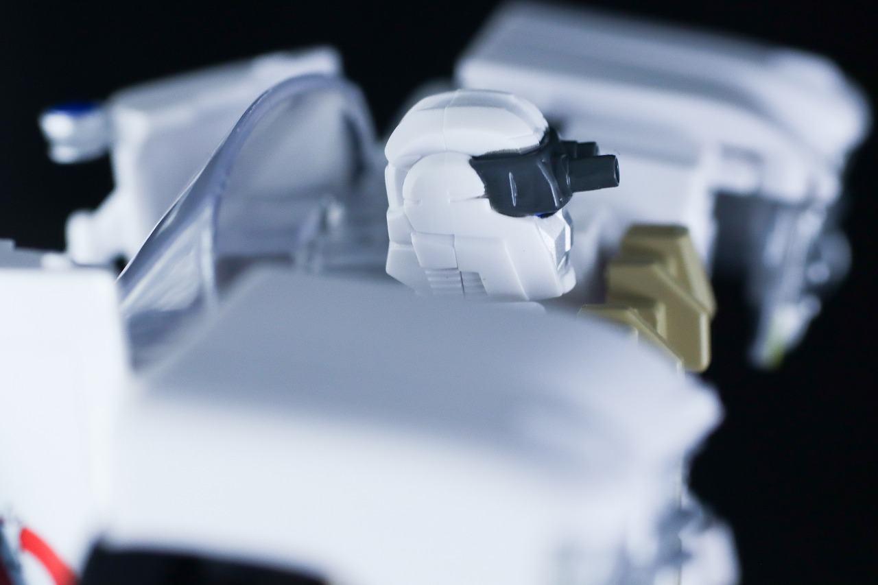 トランスフォーマー　ゴーストバスターズ エクトトロン／エクト-1　ロボットモード　レビュー　本体