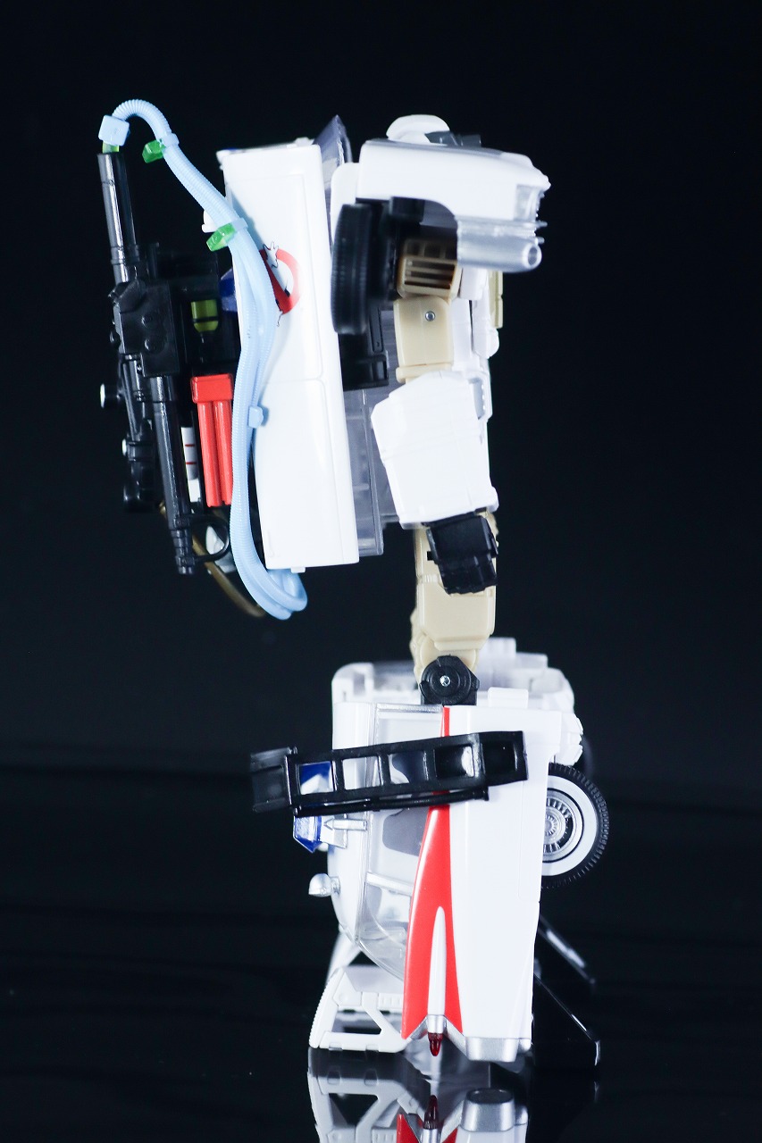 トランスフォーマー　ゴーストバスターズ エクトトロン／エクト-1　ロボットモード　レビュー　本体