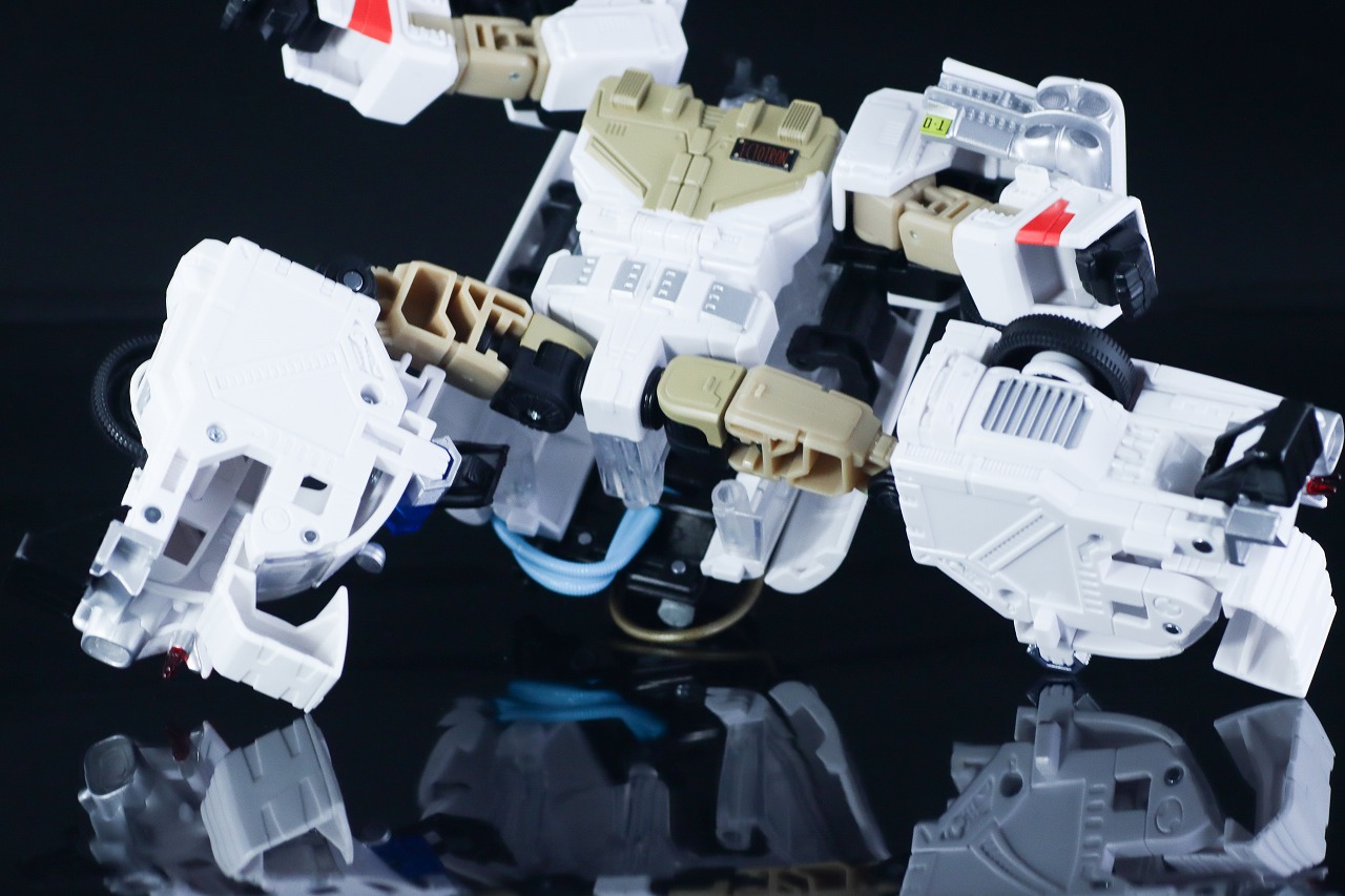 トランスフォーマー　ゴーストバスターズ エクトトロン／エクト-1　ロボットモード　レビュー　可動範囲