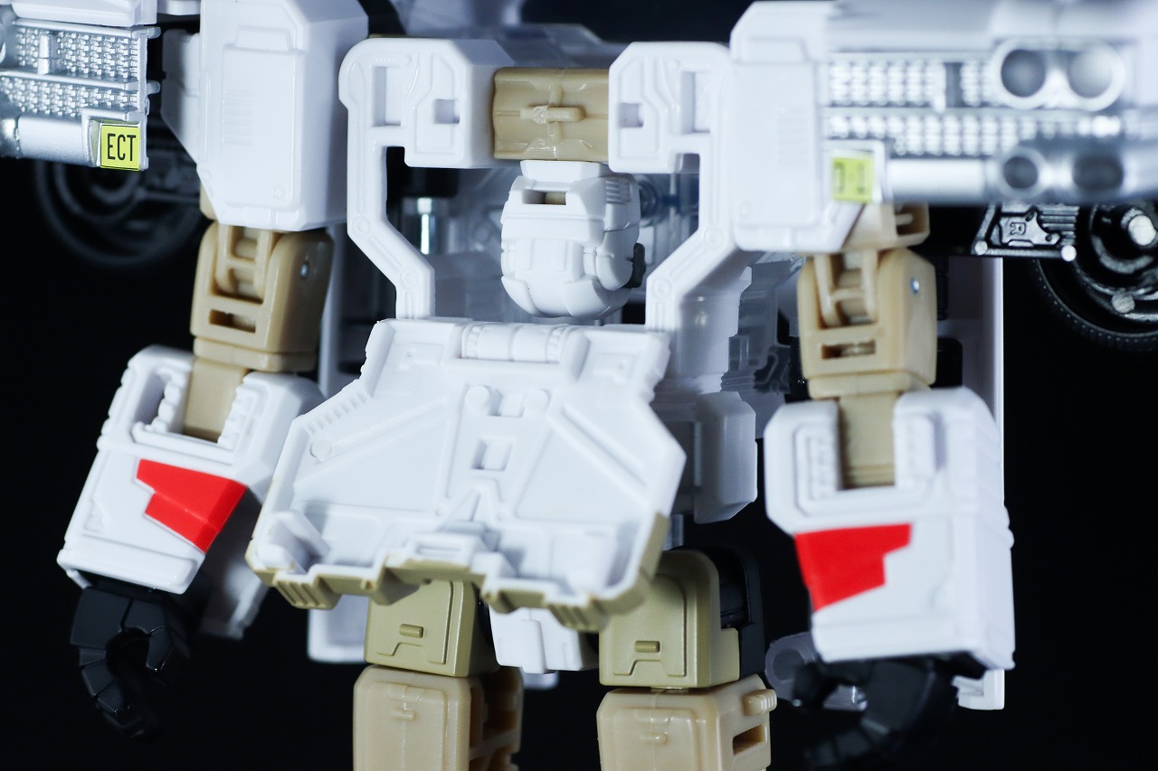 トランスフォーマー　ゴーストバスターズ エクトトロン／エクト-1　ロボットモード　レビュー　変形