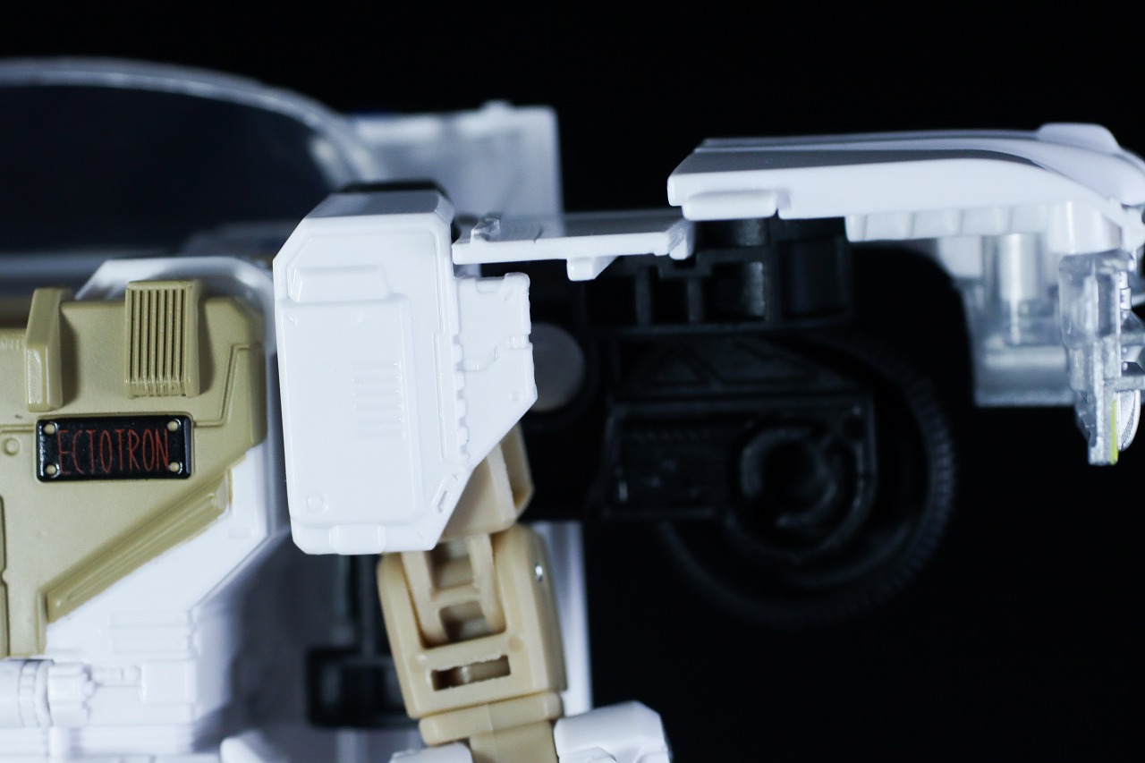 トランスフォーマー　ゴーストバスターズ エクトトロン／エクト-1　ロボットモード　レビュー　変形